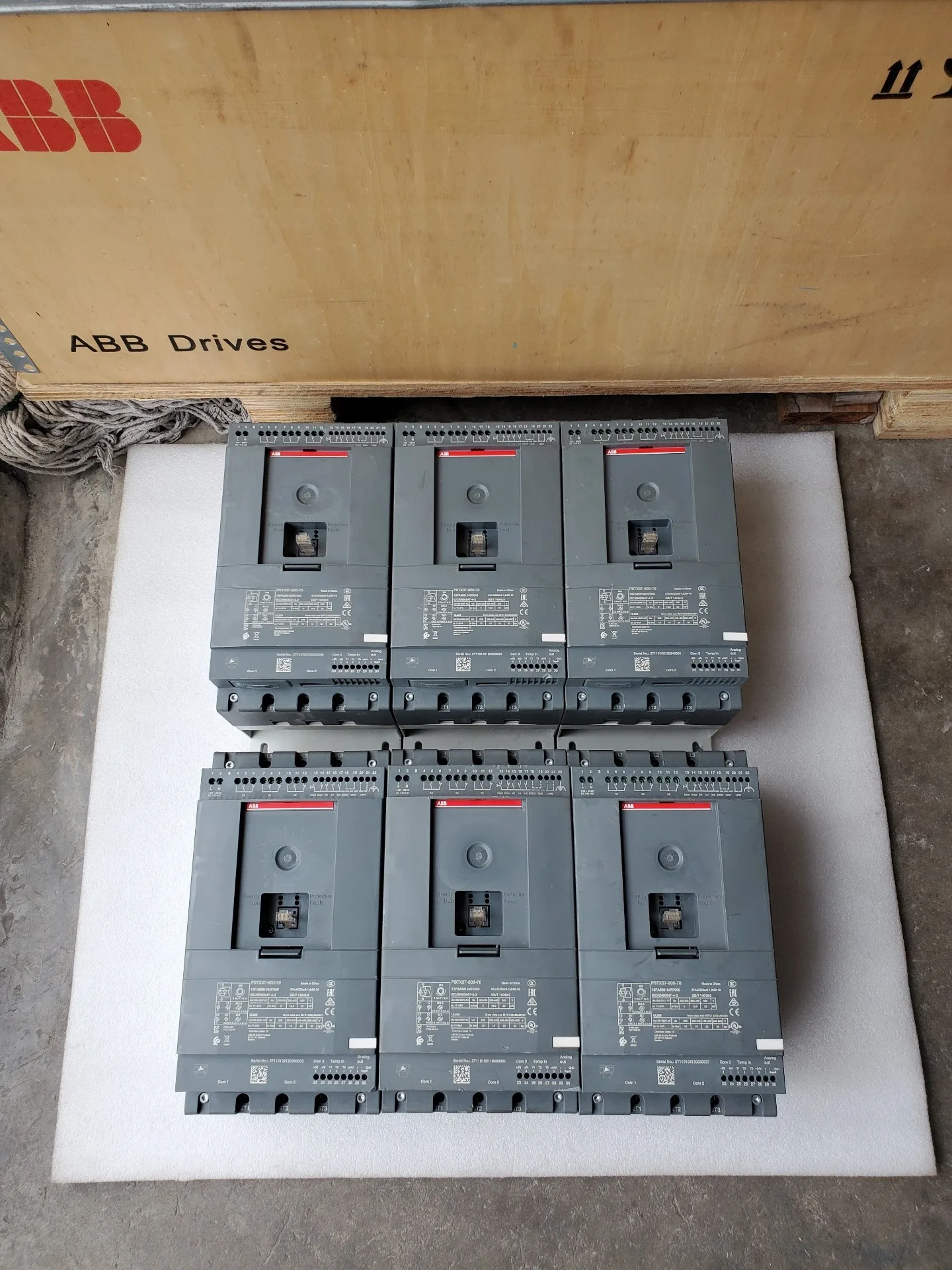 ABB PSTX37-600-70 1SFA898104R7000 4