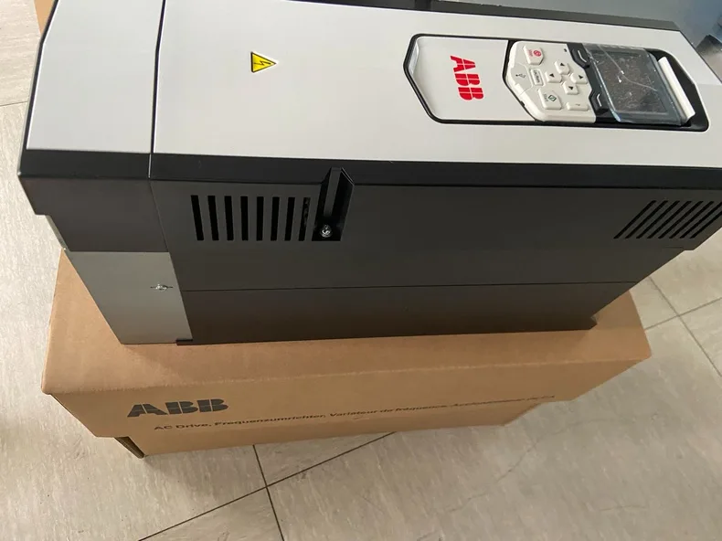 ABB ACS880-01-019A-7 3