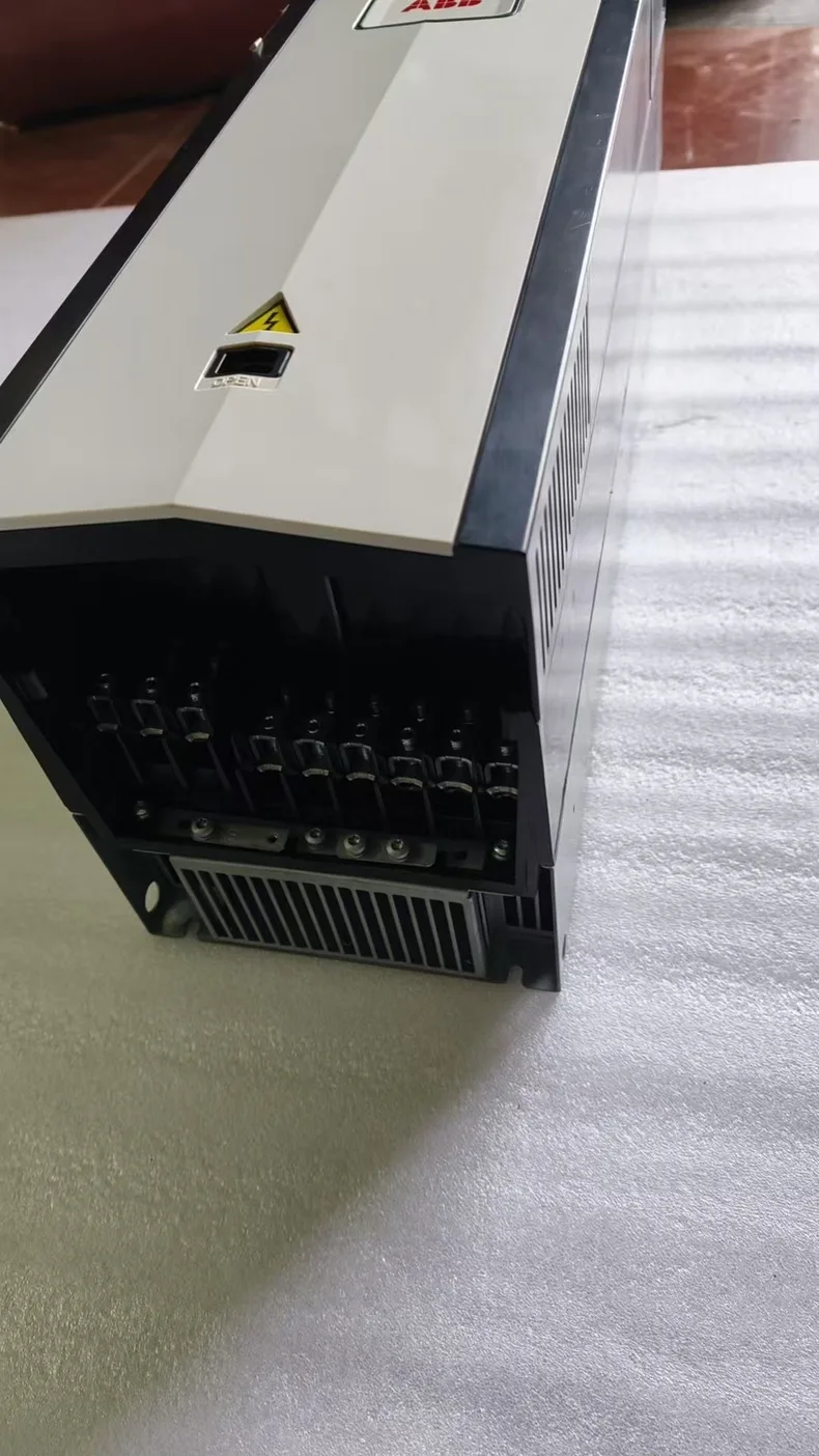 ABB ACS880-01-034A-5 6