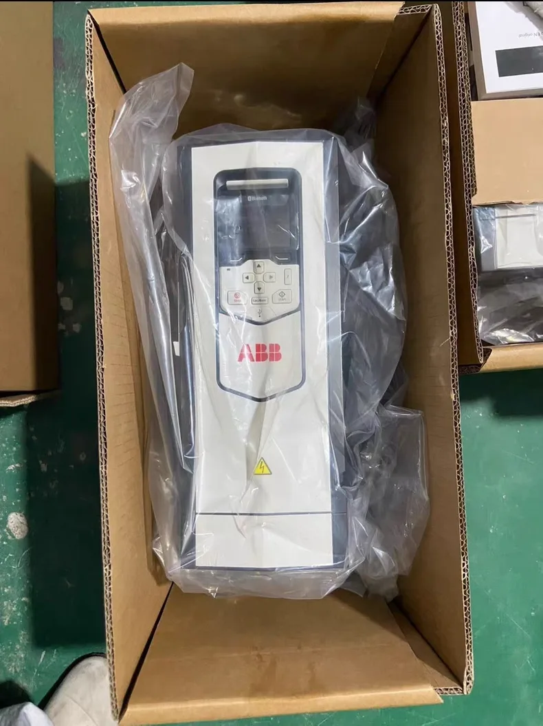 ABB ACS880-01-03A0-5 3
