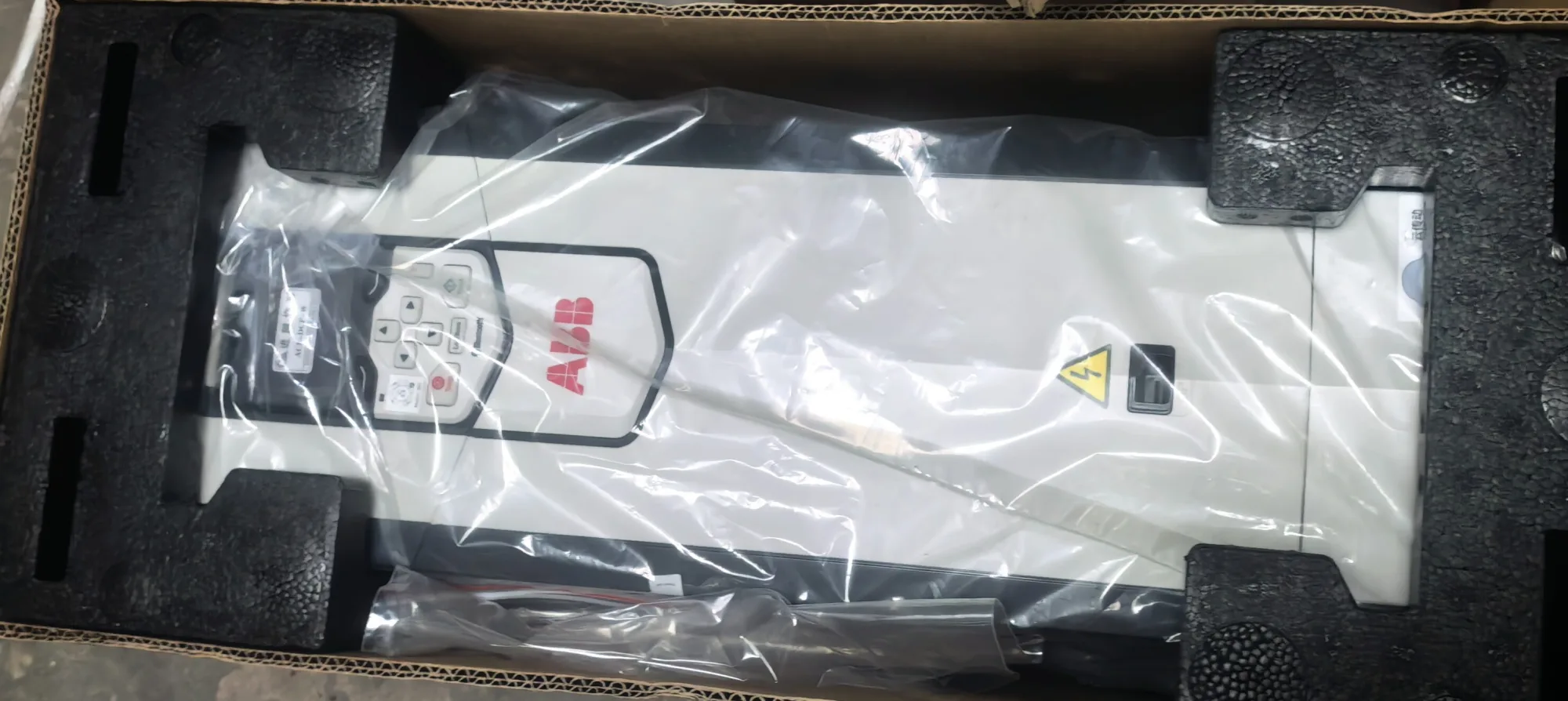 ABB ACS880-01-040A-5 4
