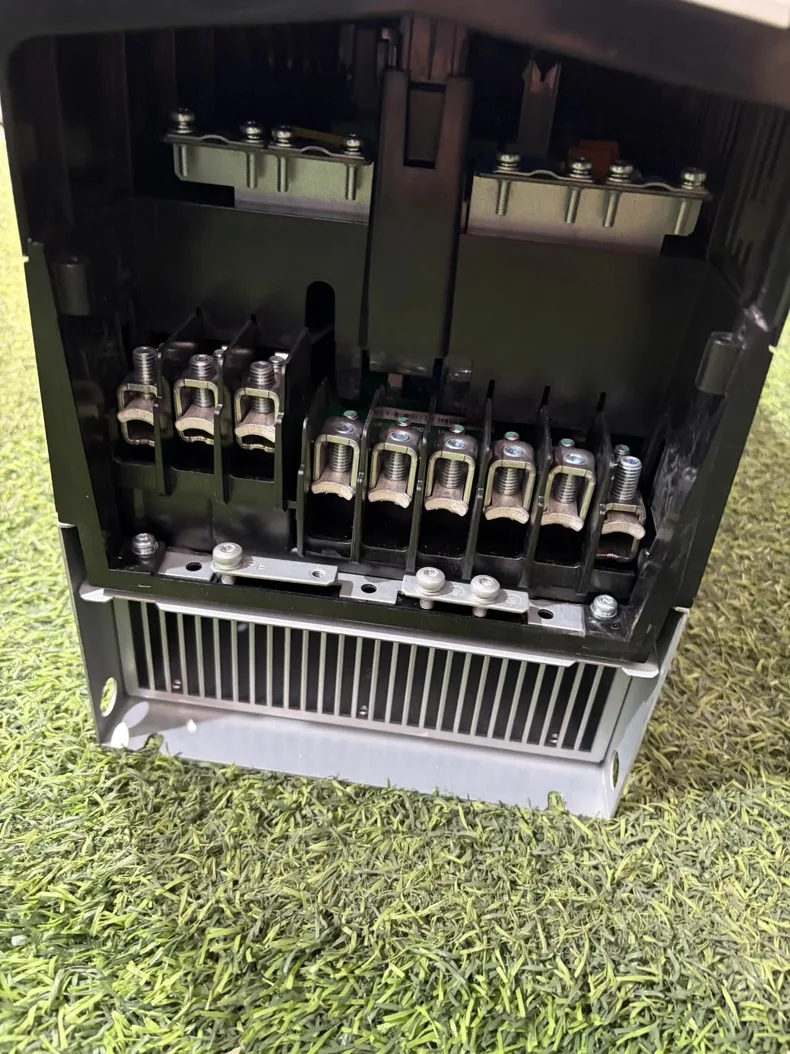 ABB ACS880-01-042A-7 4