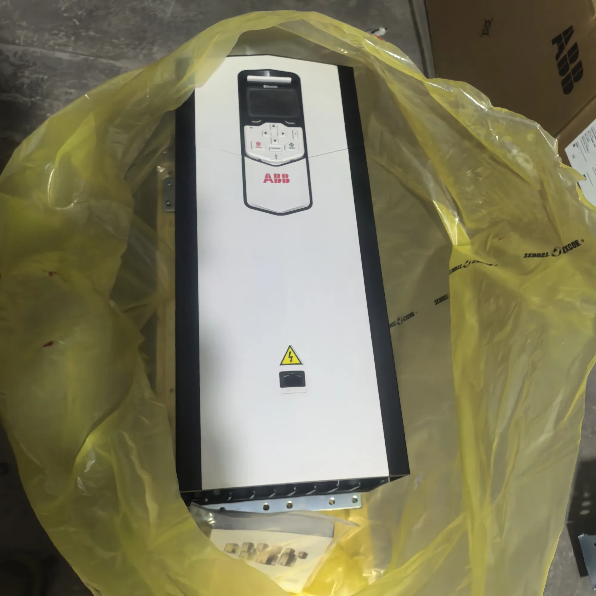 ABB ACS880-01-096A-5
