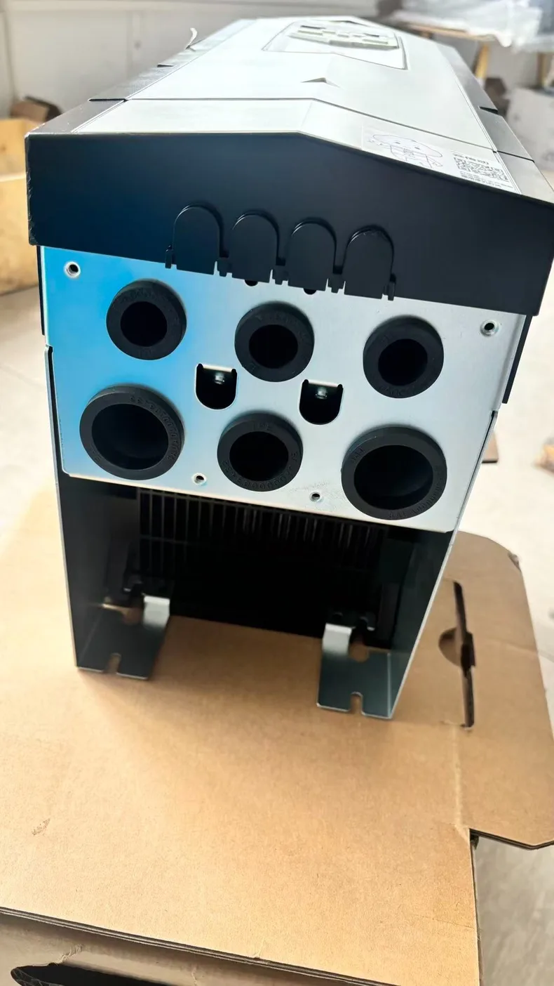 ABB ACS880-01-09A9-7 4