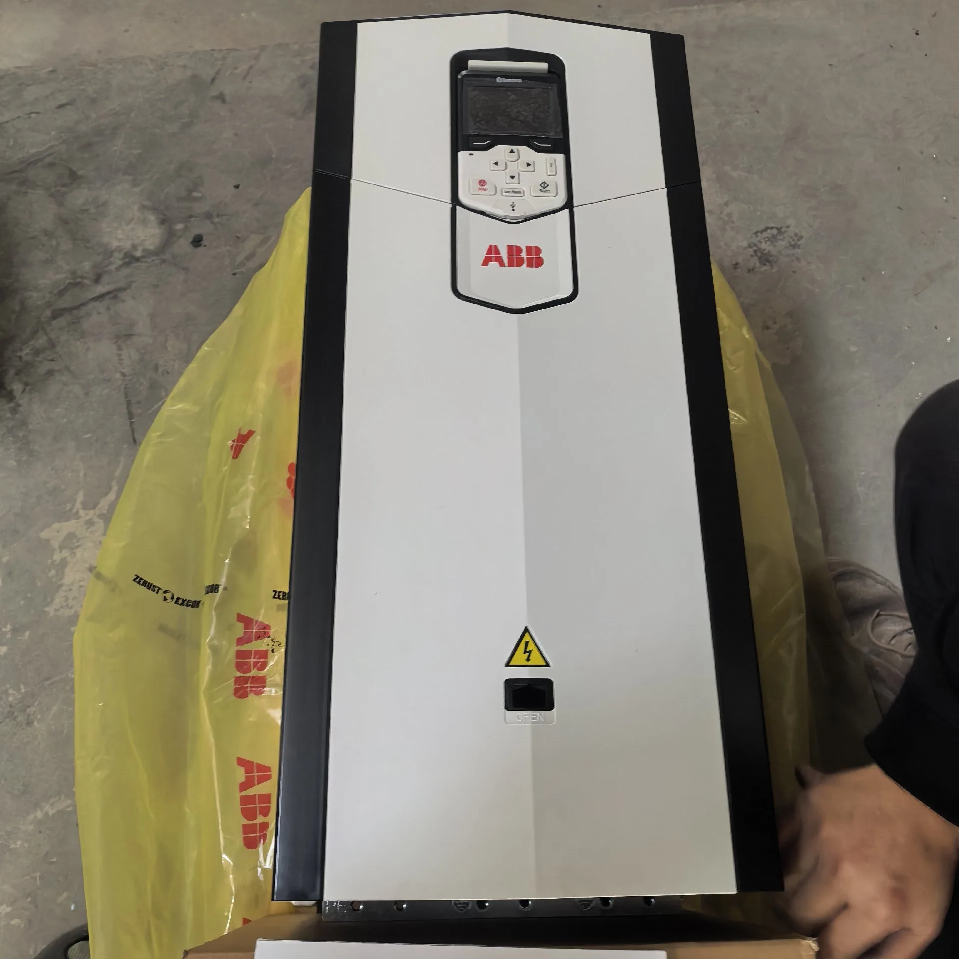 ABB ACS880-01-156A-5