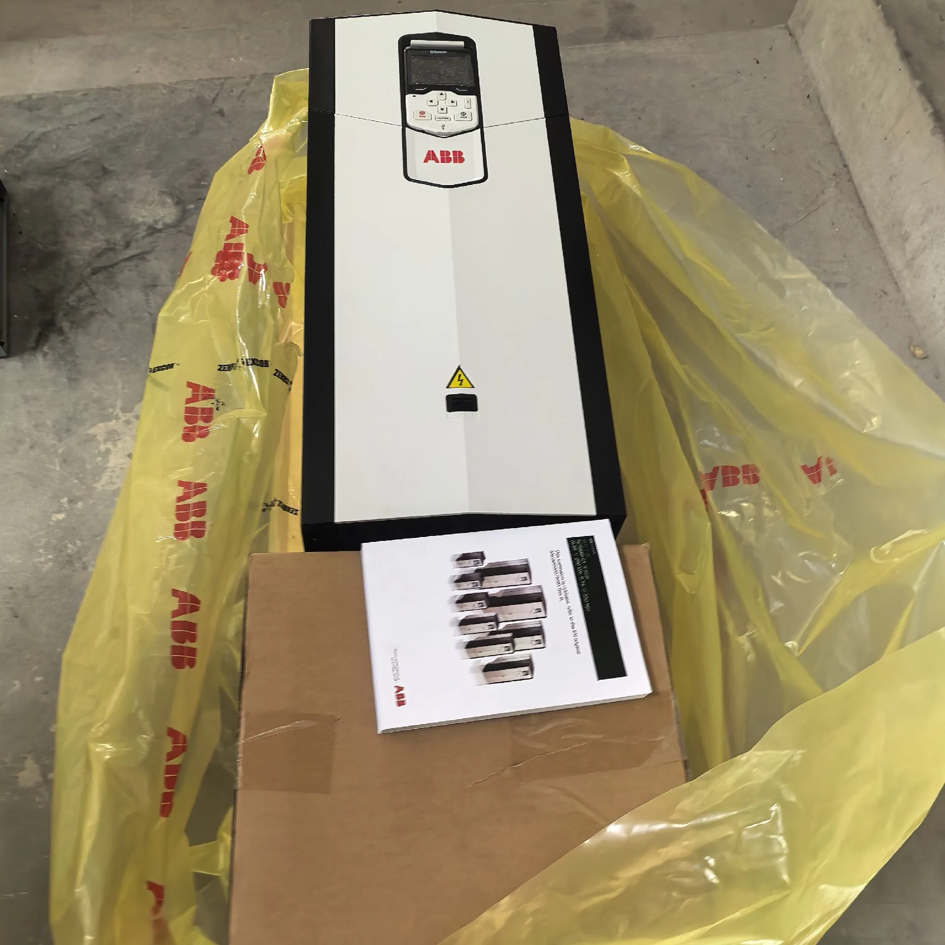 ABB ACS880-01-156A-5 4