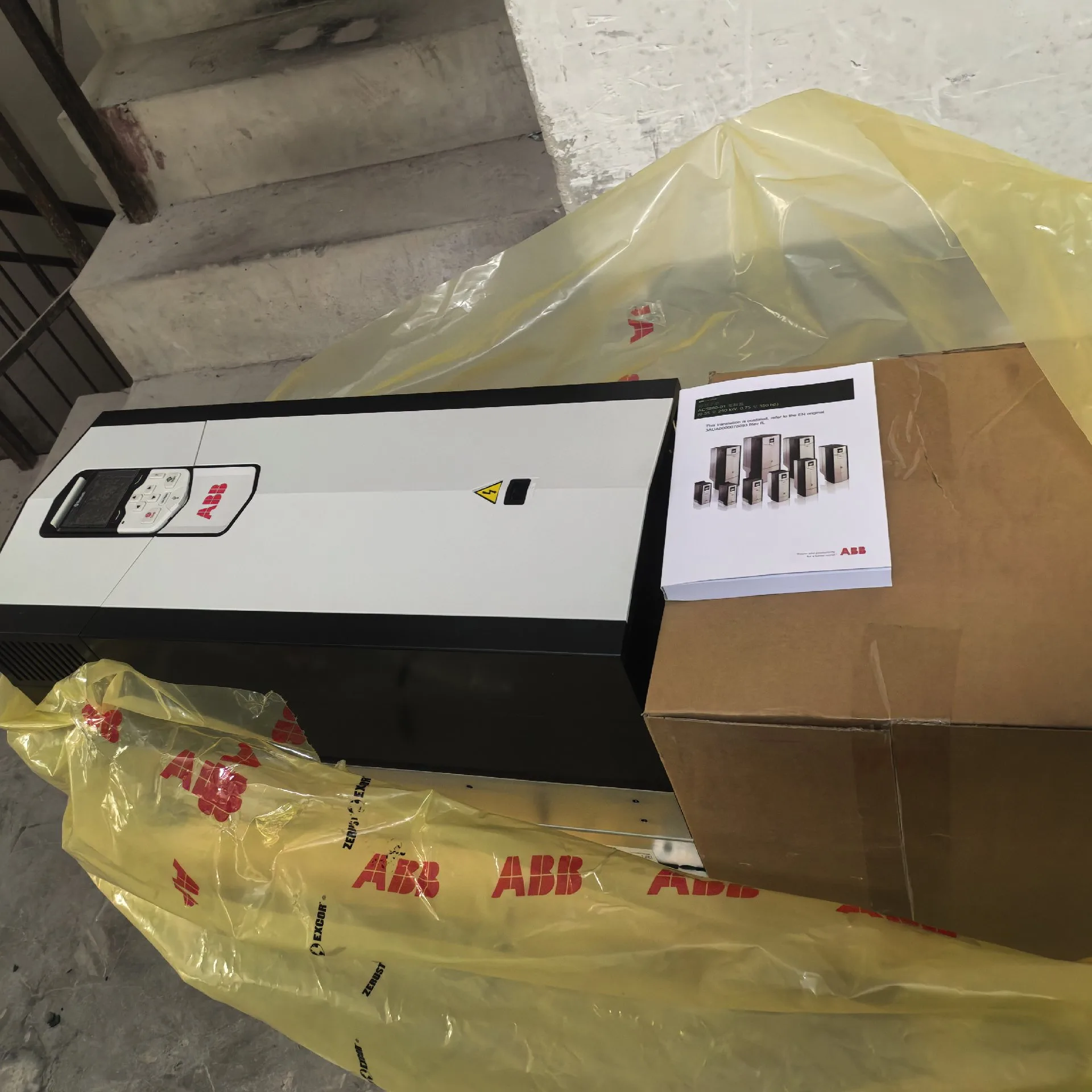 ABB ACS880-01-156A-5 5