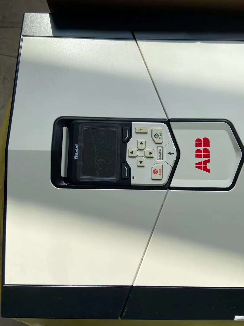 ABB ACS880-01-210A-7 2