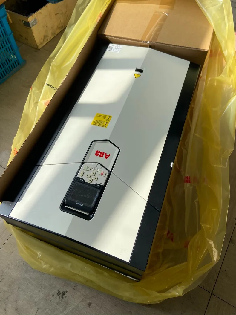 ABB ACS880-01-210A-7 3