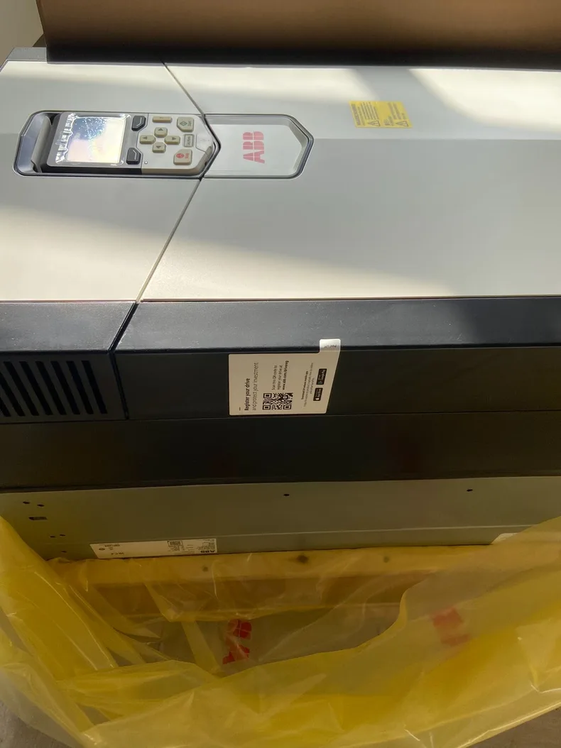 ABB ACS880-01-210A-7 6