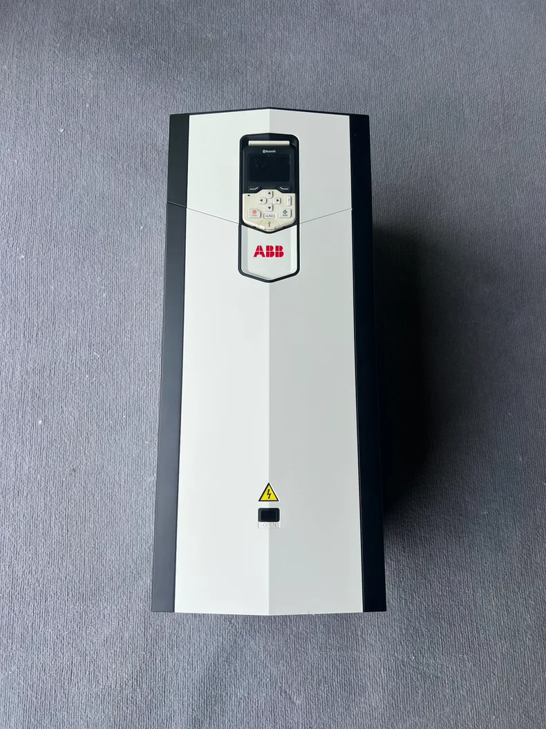 ABB ACS880-01-240A-5