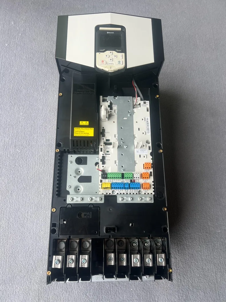 ABB ACS880-01-240A-5 4