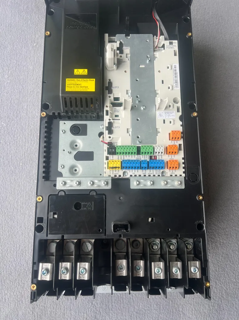 ABB ACS880-01-240A-5 3
