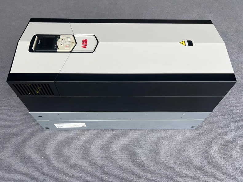 ABB ACS880-01-240A-5 6