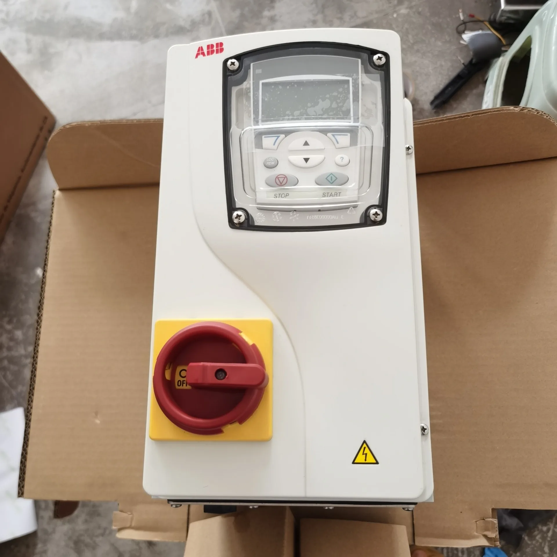 ABB ACS355-03U-01A9-4