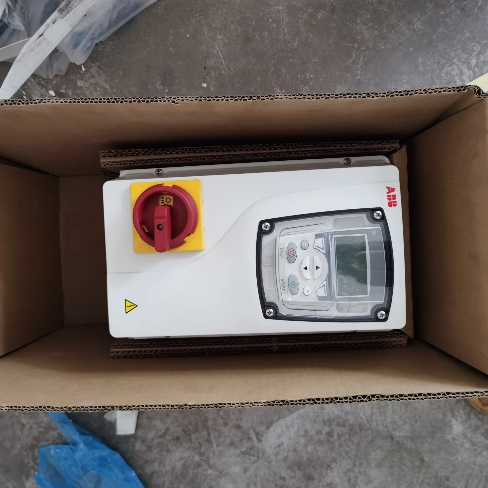 ABB ACS355-03U-01A9-4 6