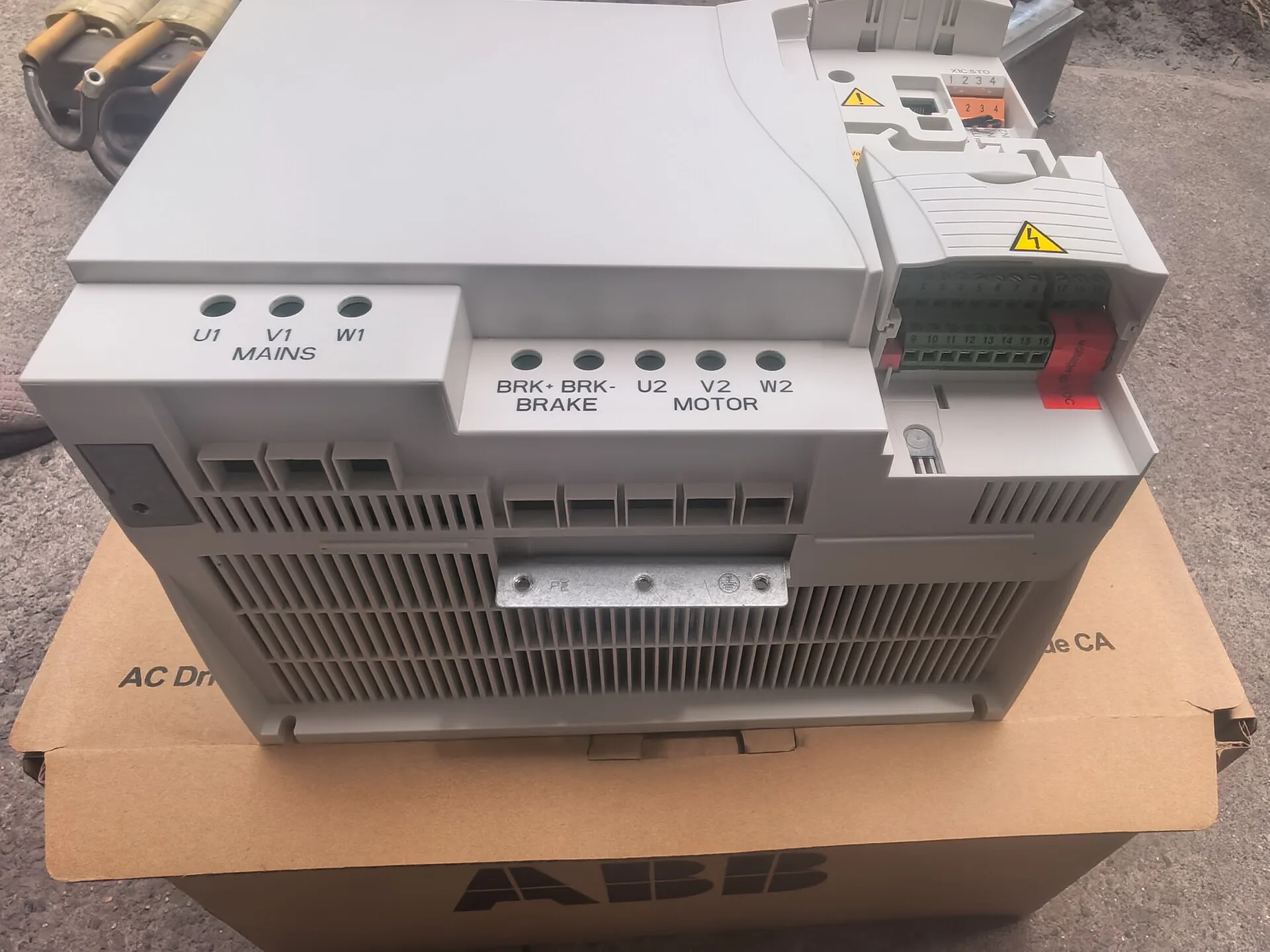 ABB ACS355-03U-31A0-4 6