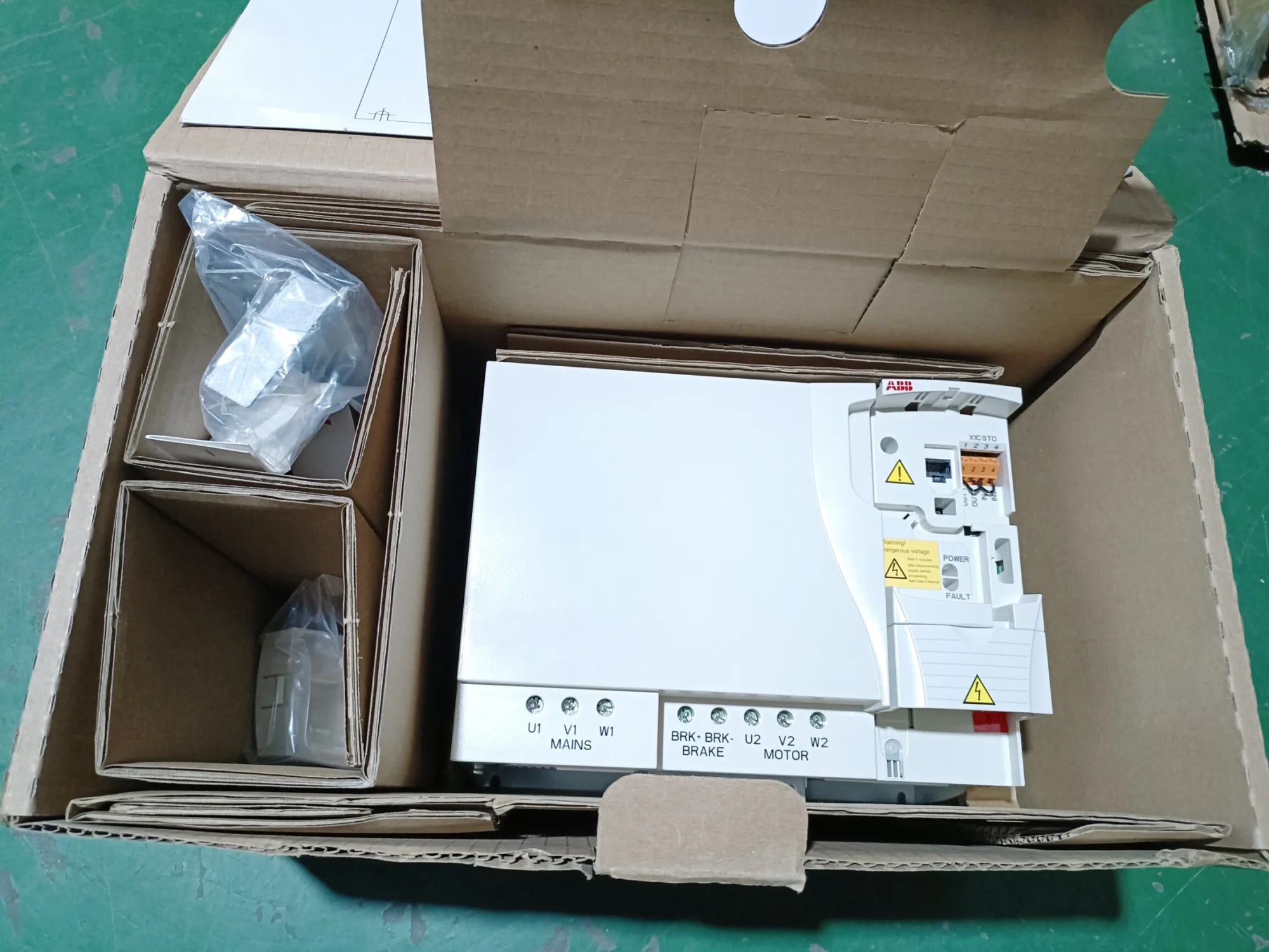 ABB ACS355-03U-44A0-4 3
