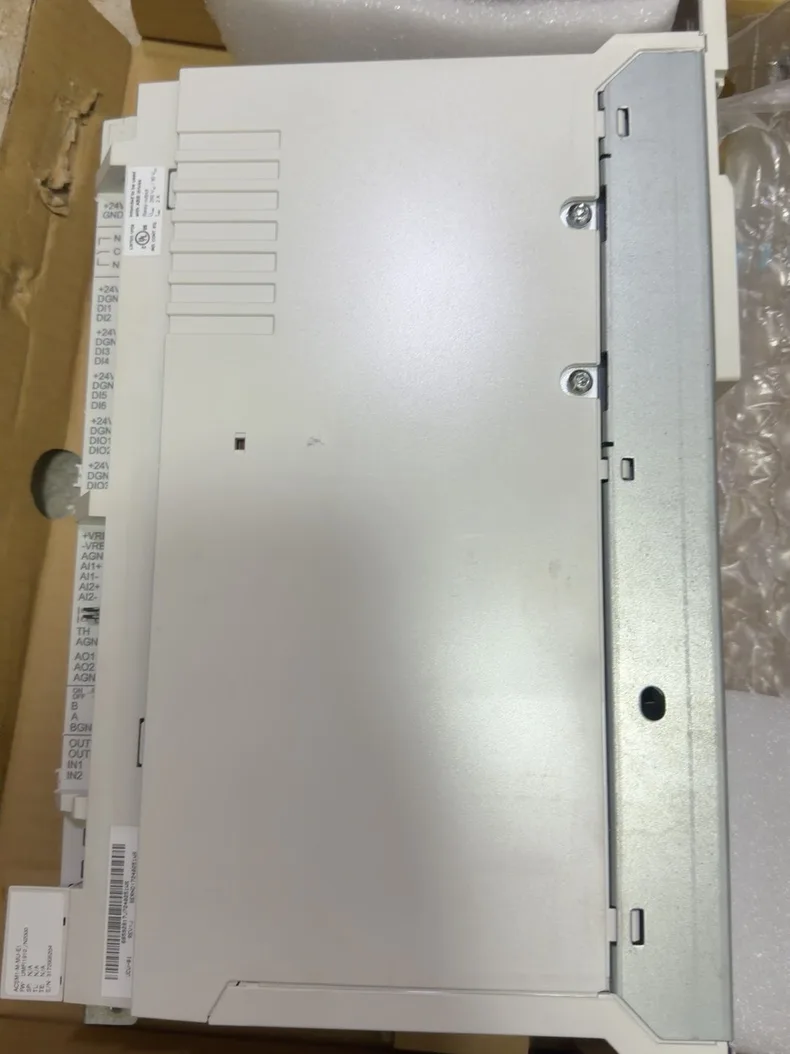 ABB ACSM1-04AM-09A5-4 2
