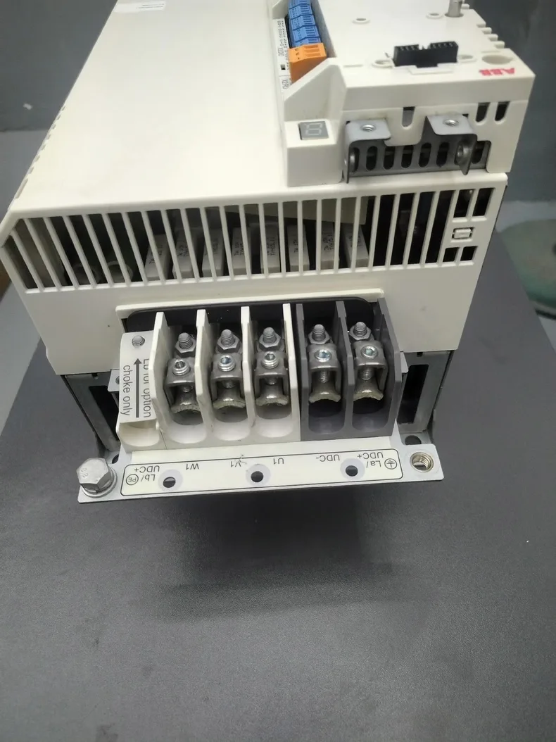 ABB ACSM1-04AS-060A-4 6