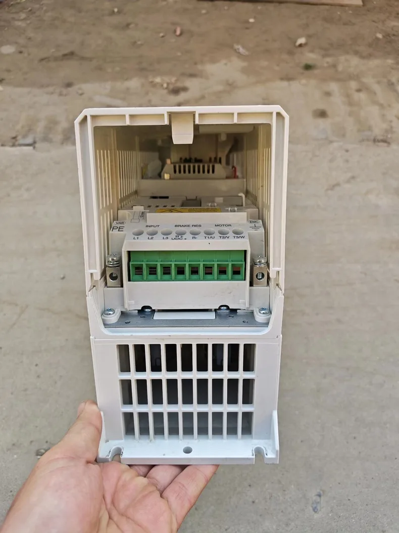 ABB ACH580-01-026A-4 6