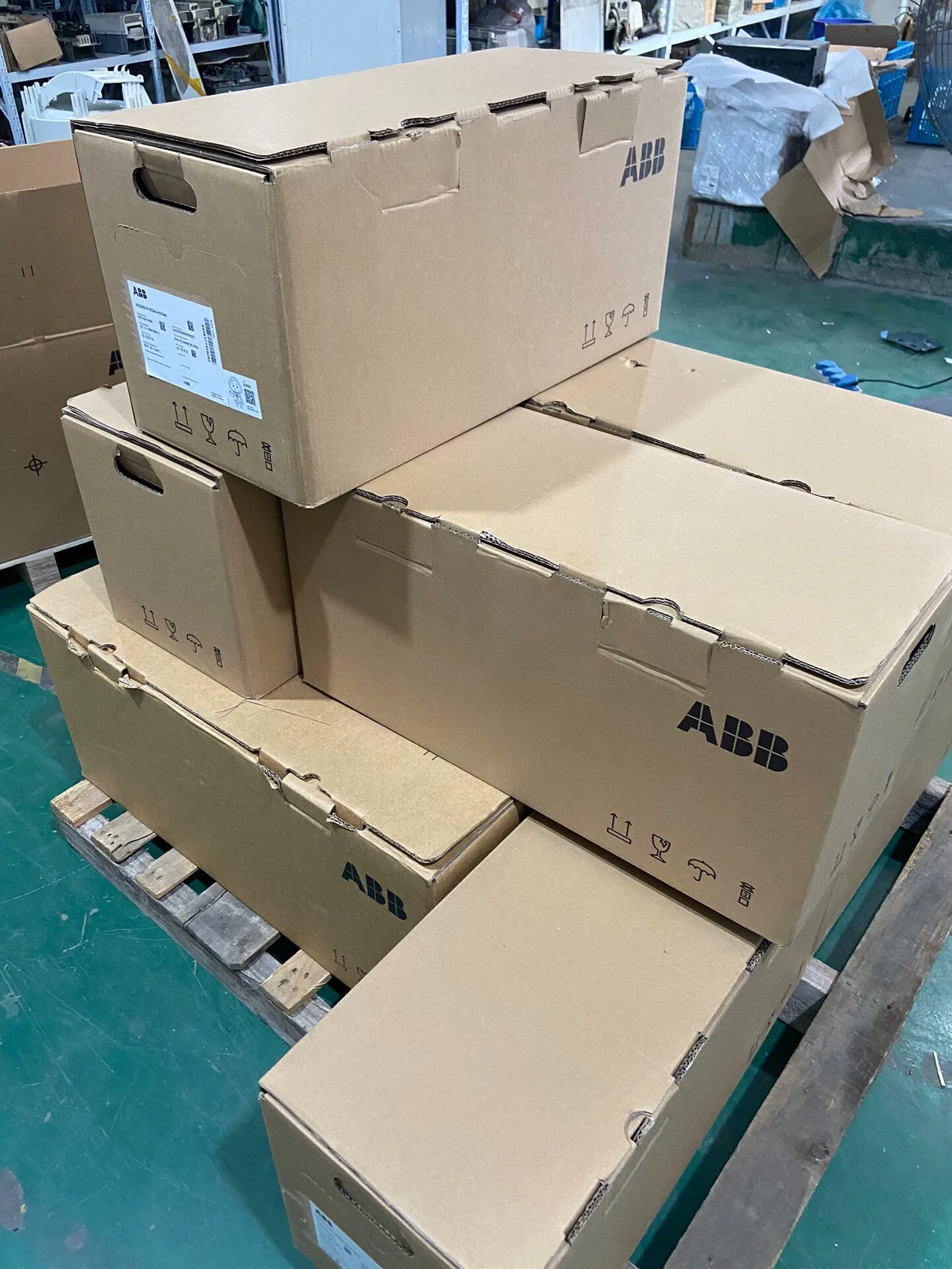 ABB ACQ580-01-106A-4 3