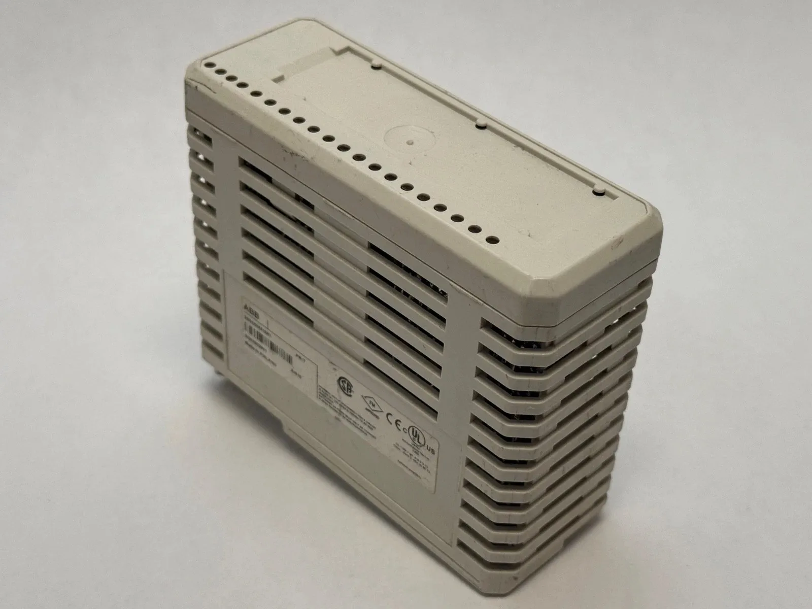 ABB AI810 3BSE008516R1 2