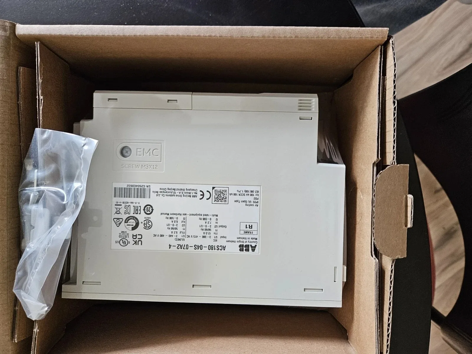 ABB ACS180-04S-07A2-4 5