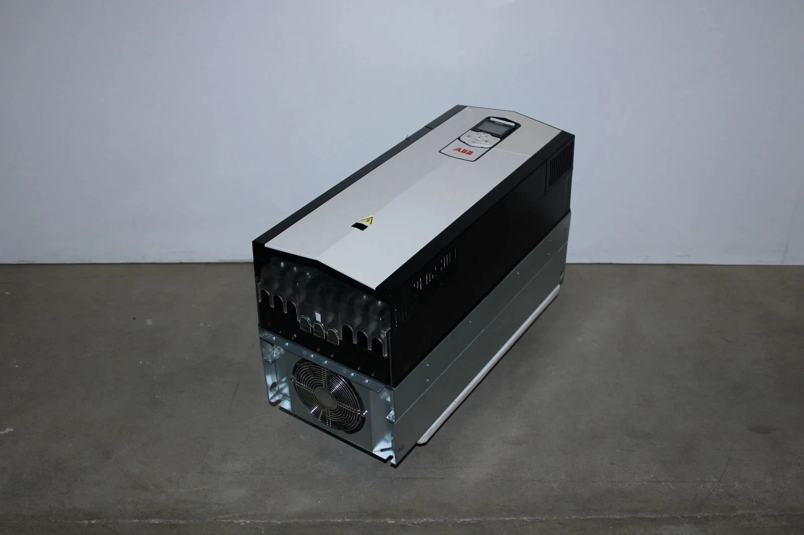ABB ACS880-01-260A-5 3