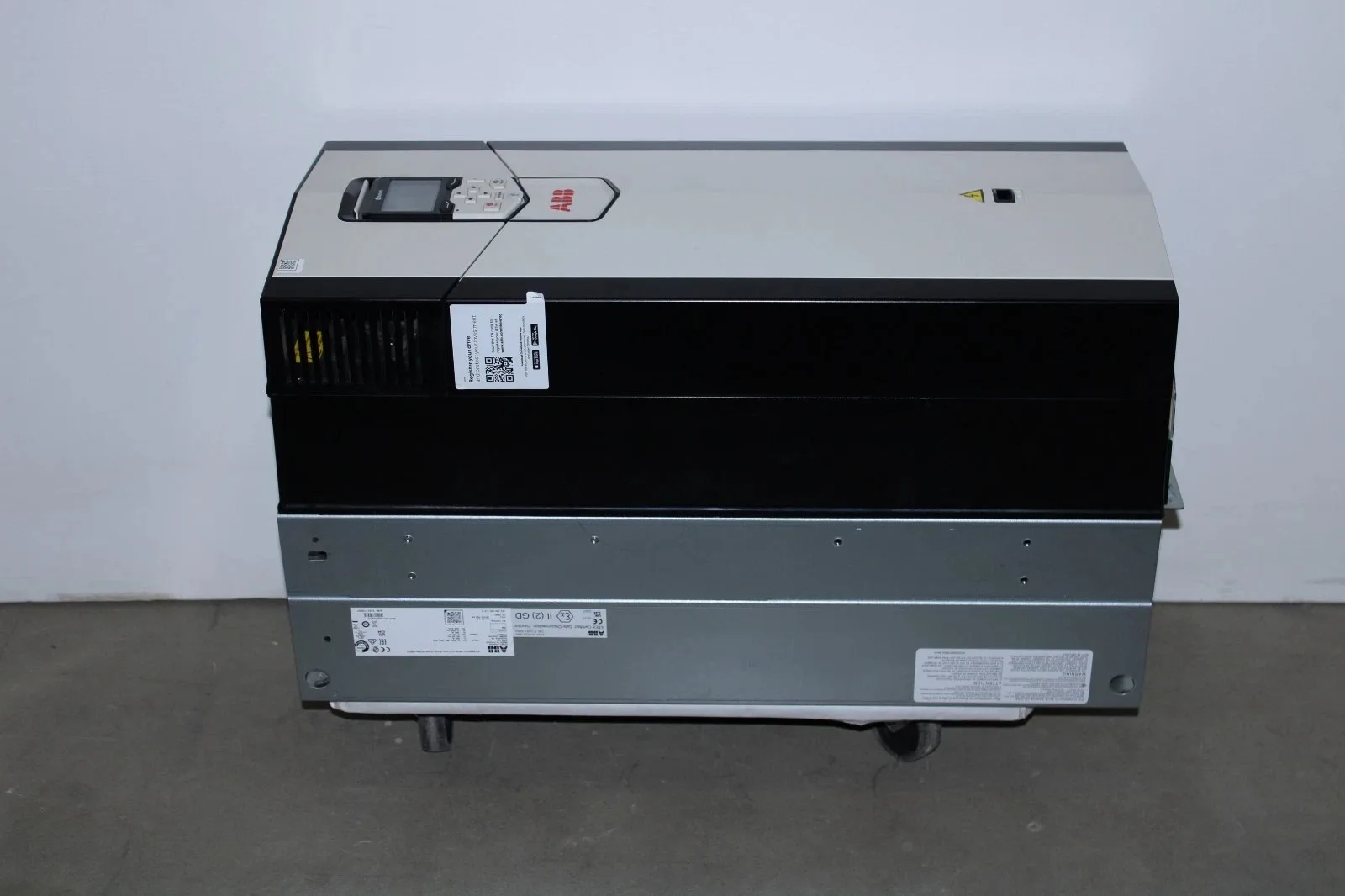 ABB ACS880-01-260A-5 7