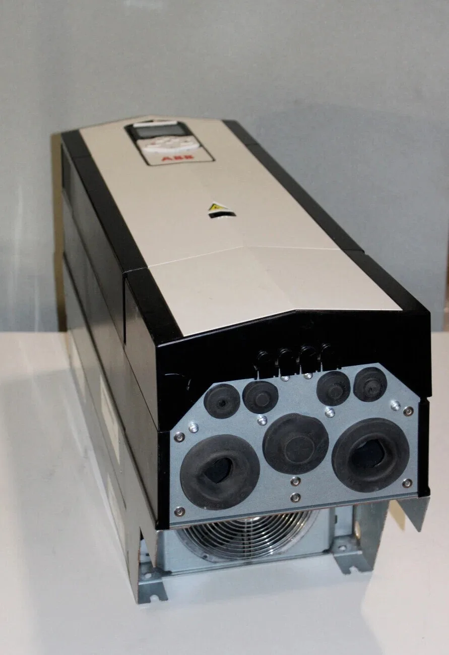 ABB ACS880-01-084A-7
