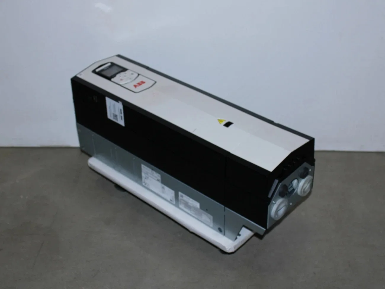 ABB ACS880-01-077A-5 3