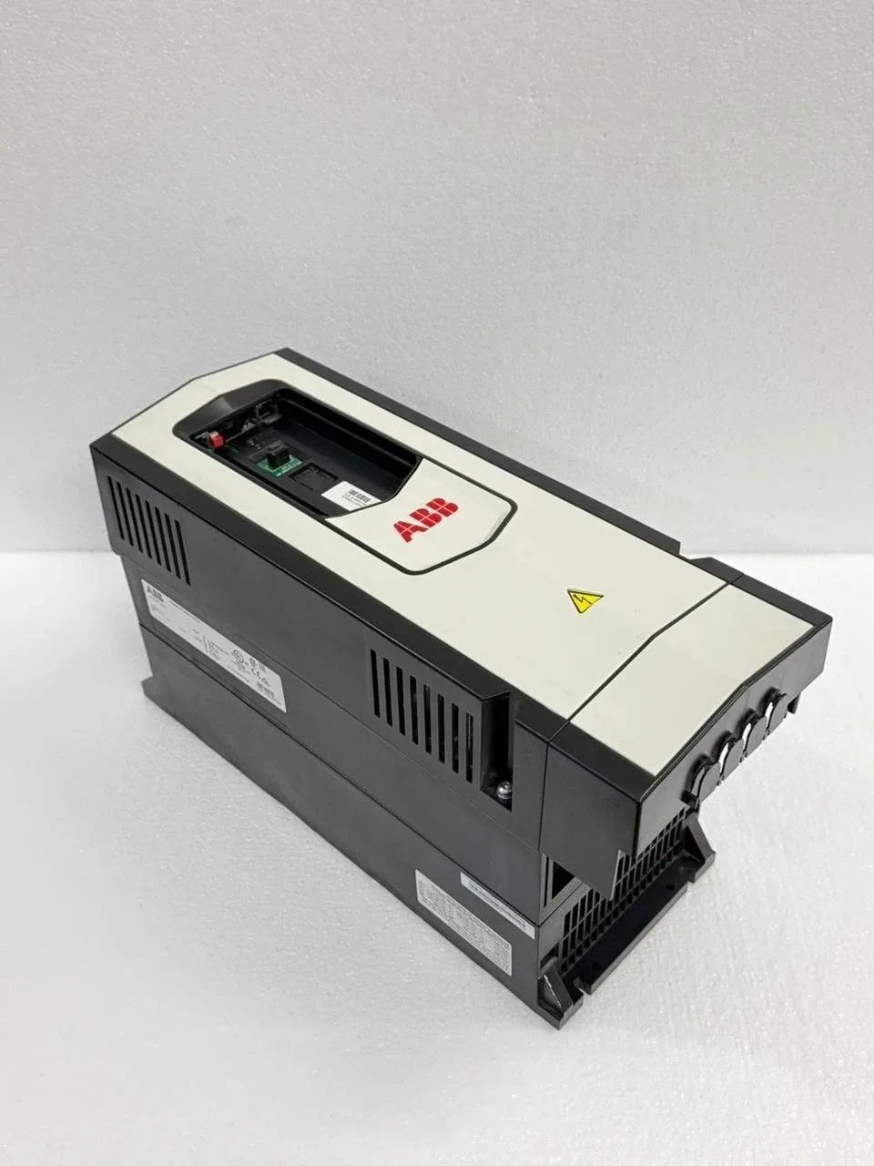 ABB ACS880-01-04A8-5 2