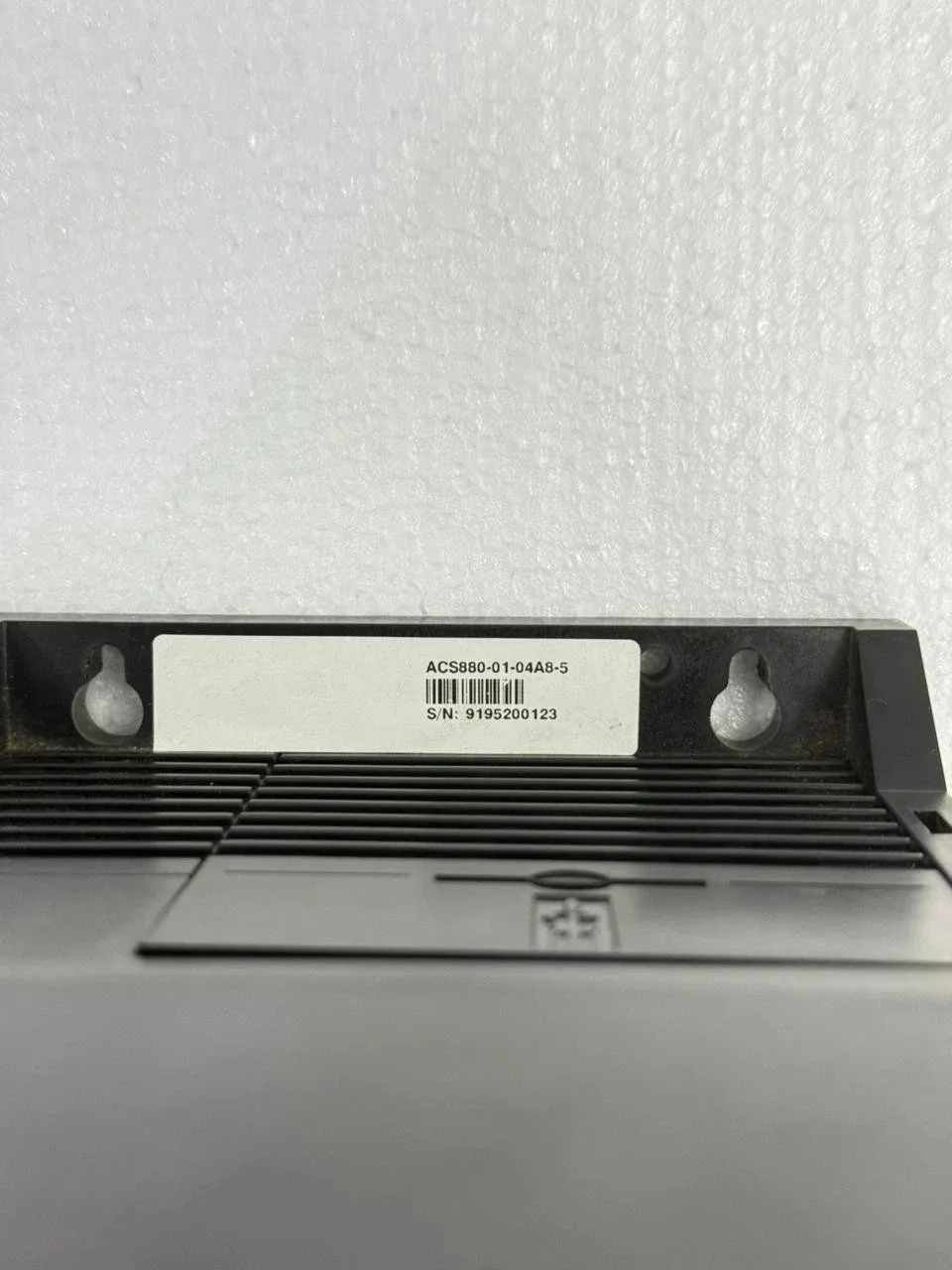 ABB ACS880-01-04A8-5 6