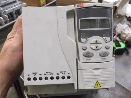 ABB AC drive 3 phase 7.5HP 380V/480V 5.5kW ACS350-03U-12A5-4