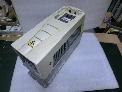 ABB HVAC ACH550-01-012A Variable Frequency Drive 3 ~ 380V 480V NA ~ 6738