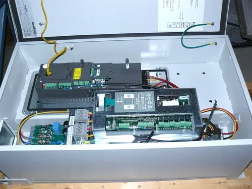 ABB ACH550-BC-015A-4 Enclosed Variable Frequency Drive 10HP 7.5KW 380-480V 15.4A 4