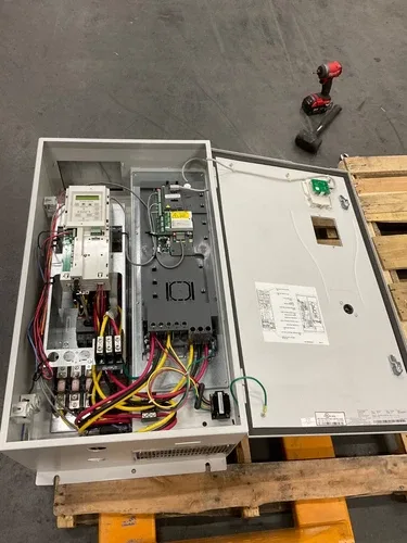 ABB ACH550-BDR-072A-4 3PH 380-480VAC 48-63HZ 72A VFD AC Drive 3