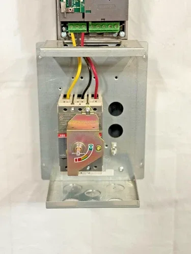 ABB ACH550 AC Drive with Disconnect ACH550-PCR-04A1-4 2HP 3Ph 480V 4