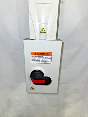 ABB ACH550 AC Drive with Disconnect ACH550-PCR-08A8-4 5HP 3Ph 480V 4