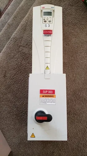 ABB NICE AC HVAC Drive with Disconnect Keypad ACH550-PD-031A-4 / 20 hP Motor