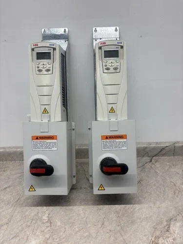 ABB ACH550-PD-07A5-2 2HP Drive 3PH 208 … 240Vac 7.5A with Disconnect Keypad 4