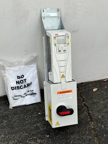 ABB ACH550-PDR-012A-4+E213+K466 Packaged HVAC Drive 7.5HP 480V AC Disconnect 2