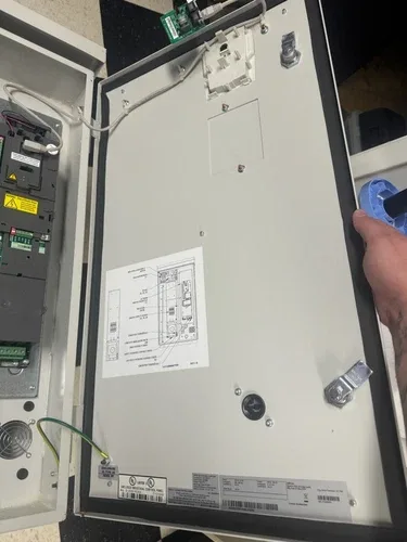ABB 7.5HP Drive Nema 3r with Disconnect ACH550-PDR-024A-2+B058 208V 3PH 30AMP 3