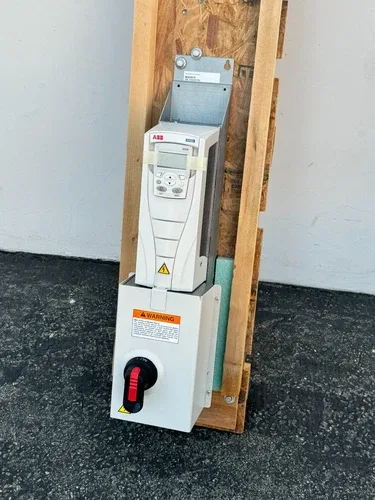 ABB ACH550-PDR-03A3-4+E213+K466 Packaged HVAC Drive 1.5HP 480V AC Disconnect