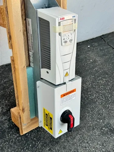 ABB ACH550-PDR-03A3-4+E213+K466 Packaged HVAC Drive 1.5HP 480V AC Disconnect 2