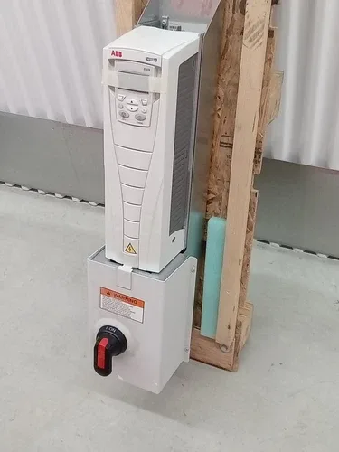 ABB ACH550-PDR-03A9-6 500-600 VAC AC Drive / VFD 3.9A HVAC m3s1-mm.yy 2
