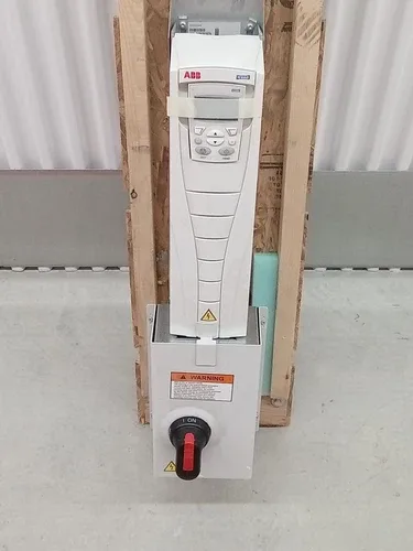 ABB ACH550-PDR-03A9-6 500-600 VAC AC Drive / VFD 3.9A HVAC m3s1-mm.yy 3