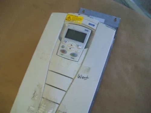 ABB 40hp Drive with Disconnect ACH550-PDR-050A4 380-480VAC 59AMP 2
