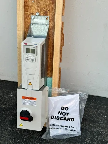 ABB ACH550-PDR-06A9-4+E213+K466 Packaged HVAC AC Drive 3HP 480V Disconnect